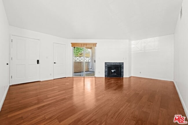 Photo - 610 Venice Way