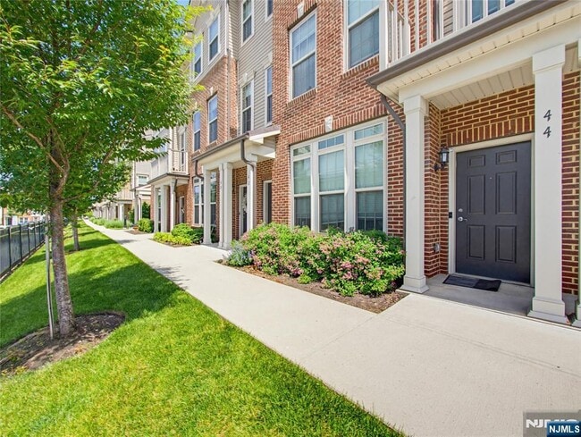 Photo - 44 Leahy Dr