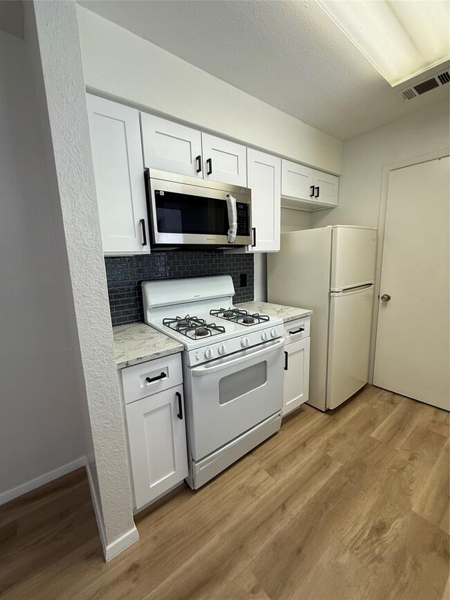 Photo - 12816 Tomanet Trail