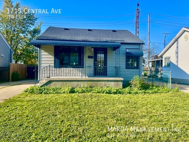 Building Photo - NEWLY RENOVATED 2BEDROOM+DEN/1BATH HOUSE ON CENTRAL AVE + UTILITIES