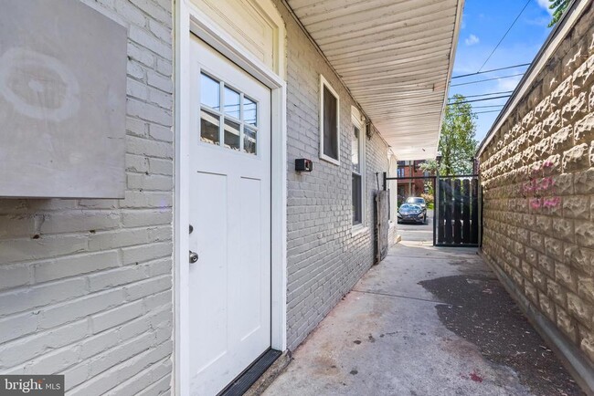 Building Photo - 531 Walton St Unit APT. 4
