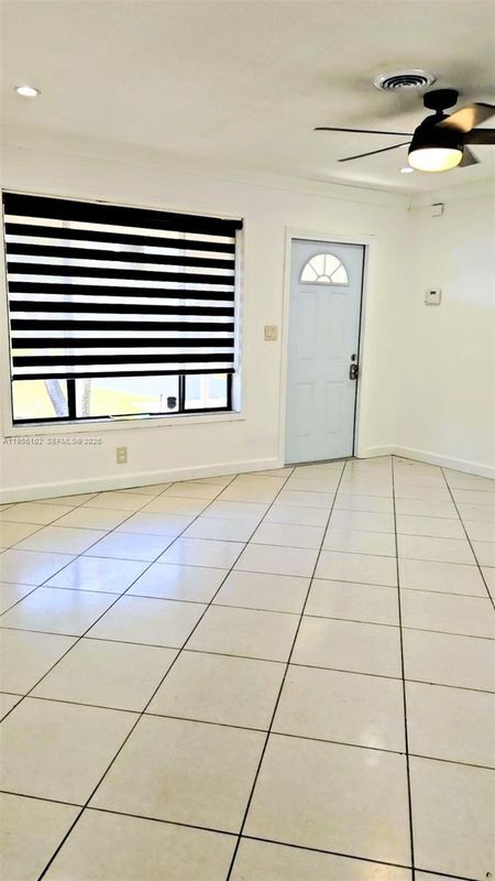 Photo - 4360 NE 13th Ave Unidad Main