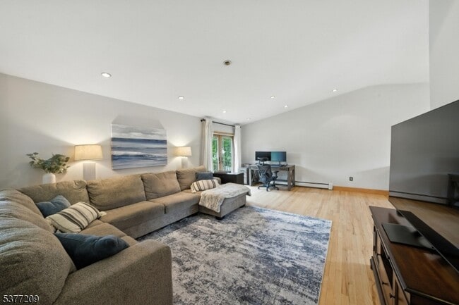 Photo - 31 Crescent Dr