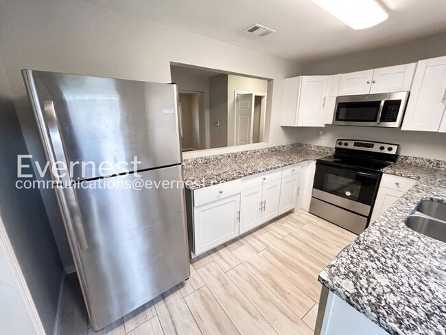Photo - 1345 Twin Oaks Cir SE
