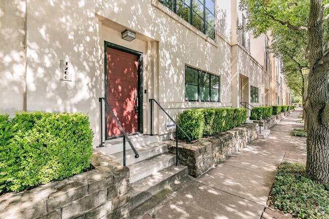 Building Photo - Luxury 3-Bed, 3.5-Bath, 3-Story Townhome w...