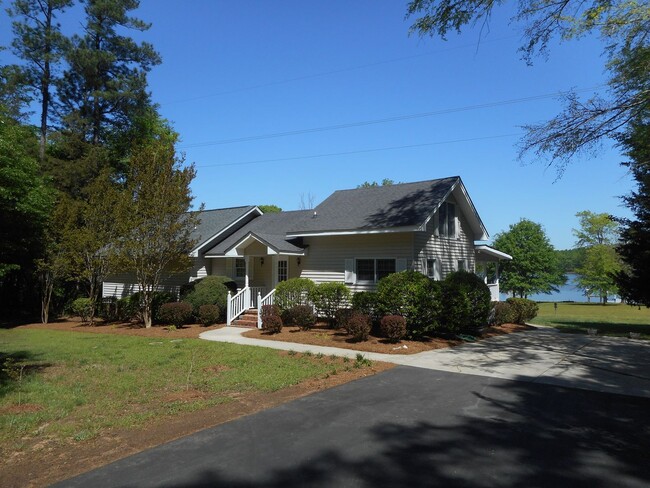 Lake Front 2-Bedroom Home on Beautiful Lak... - Lake Front 2-Bedroom Home on Beautiful Lak...