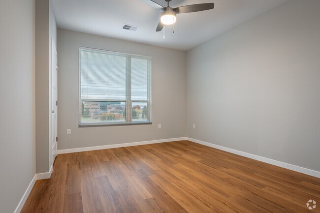 2BR, 2BA - 1,222SF - Bedroom