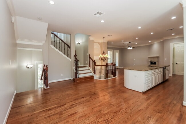 Photo - 1829 Oakdale St