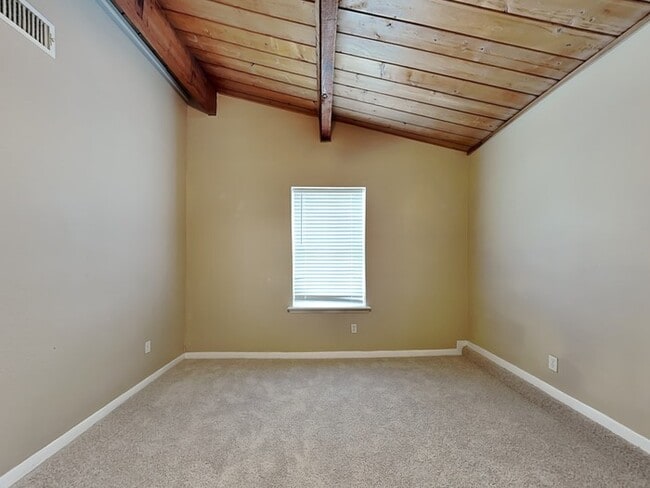 Photo - 729 Sherbrook Dr