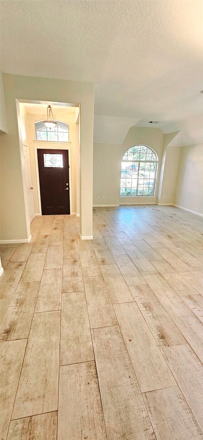 Photo - 140 S Winterport Cir