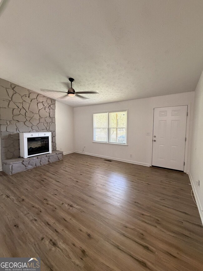 640 Valerie Cir