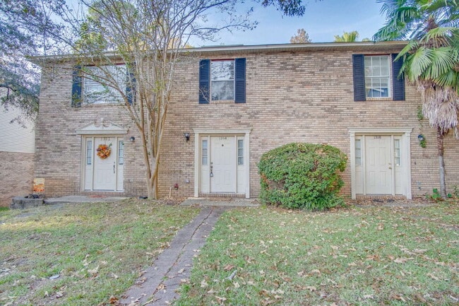 Building Photo - Foxborough 2BR/1.5BA Townhome – Back Deck, Available Now