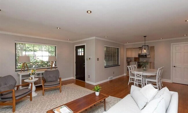 Photo - 256 Castle Dr