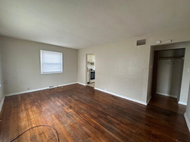 Photo - 930 Greenview Ave