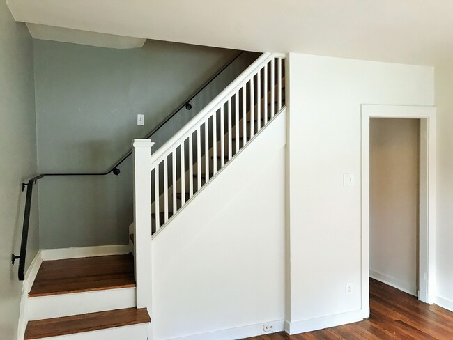 Photo - SPACIOUS OAKLAND HOUSE WITH LAUNDRY IN UNI...