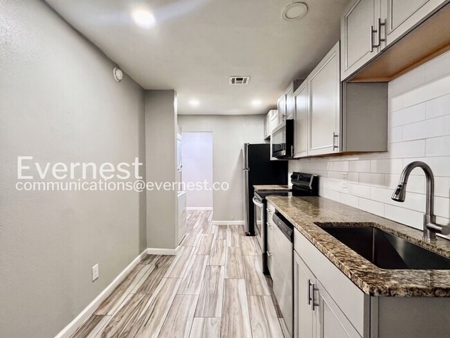Photo - 2 Bed/1 Bath Townhome with Off-Street Parking / Pet-Friendly / Available Now!