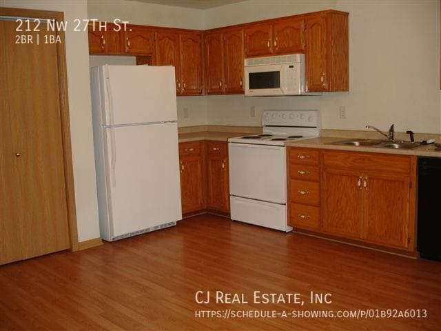 Photo - 212 NW 27th St Ct