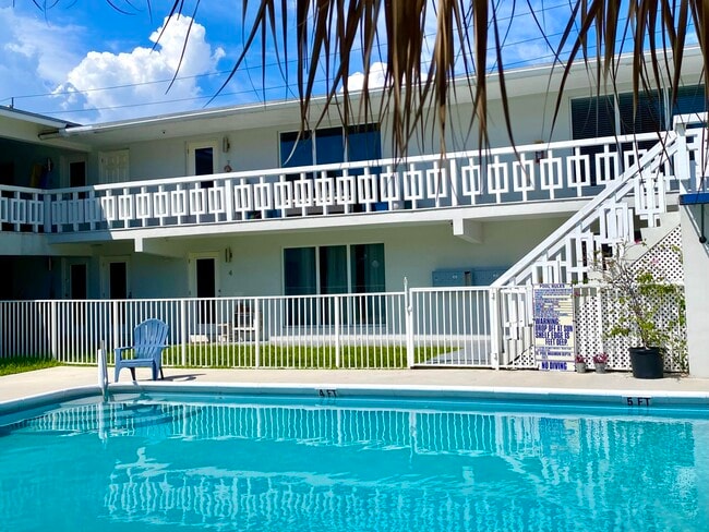 Building Photo - 4901 NE 26th Ave Unit 10