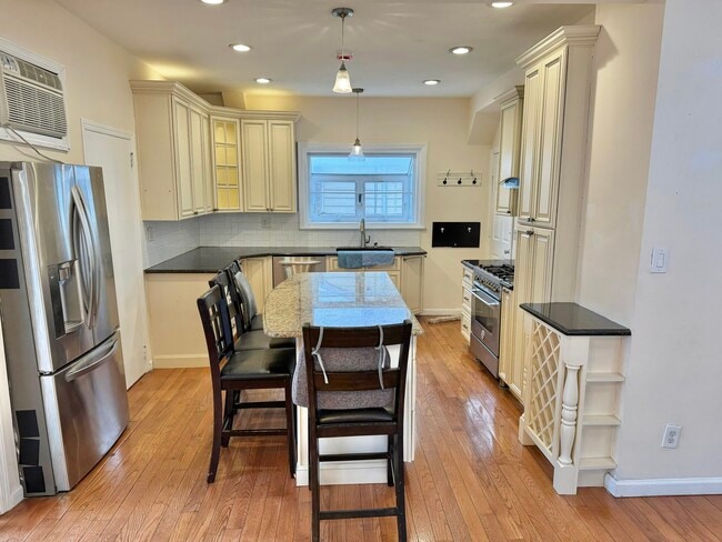 Building Photo - 383 Dakota St Unit 1