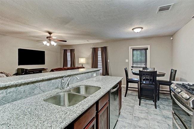 Photo - 2518 Staples St