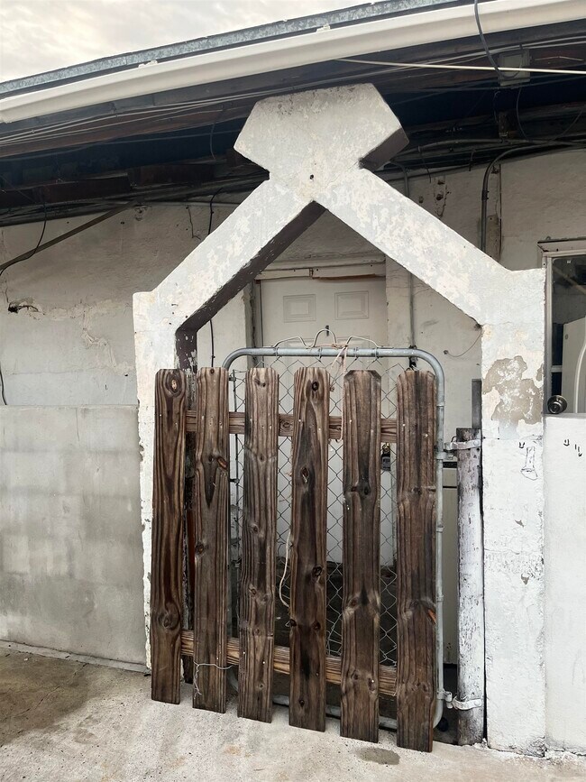 Photo - 2011 Lexington Ave Unidad 1