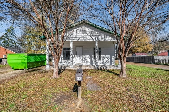 Building Photo - 433 E Jordan Ave