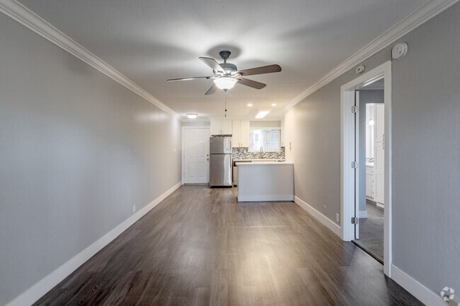 1BR, 1BA - 524SF - Living Room - Ramona