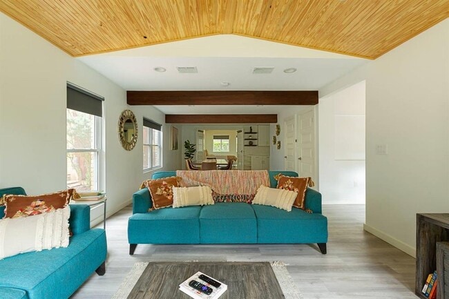 Building Photo - 1703 Deerfield Dr Rental