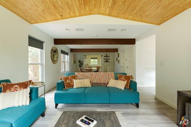 Building Photo - 1703 Deerfield Dr Rental