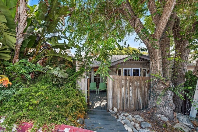 Photo - Ever dreamed of living under the sea?!