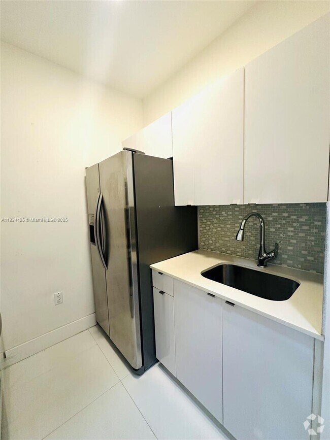 Building Photo - 6918 Bay Dr Unit 2 Rental