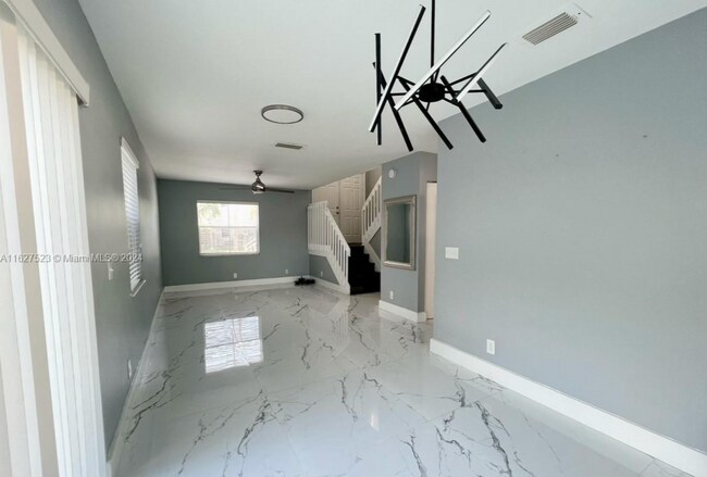 Photo - 6450 Fern St