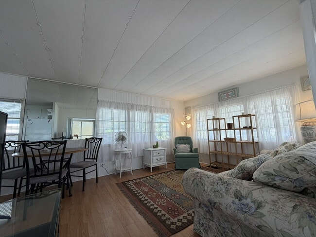 "Cozy 2-Bed Oasis in Nokomis, FL – Nokomis Lake Village Retreat!"
