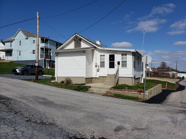 Building Photo - 680 State St Rental