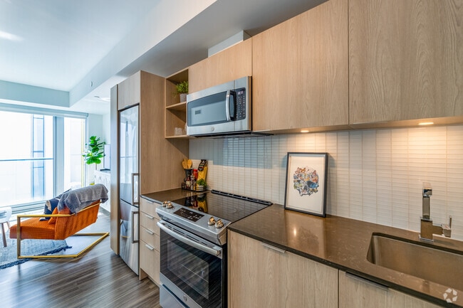 2BR, 2BA - 832 SF - Kitchen - 77 & 99 Gerrard West