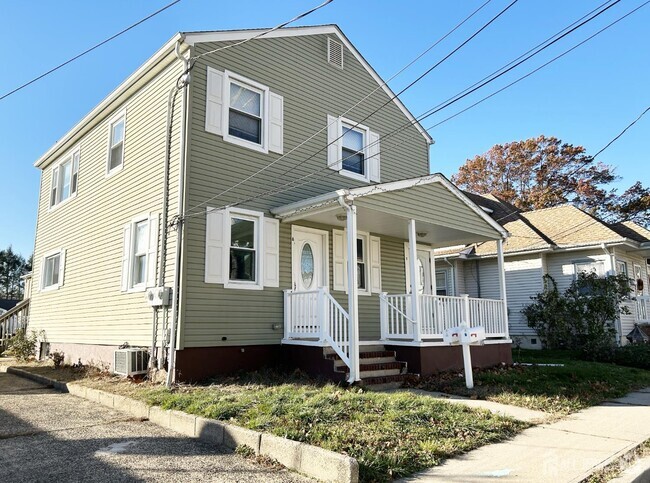 Building Photo - 13 Harrison St Unit 2 Rental