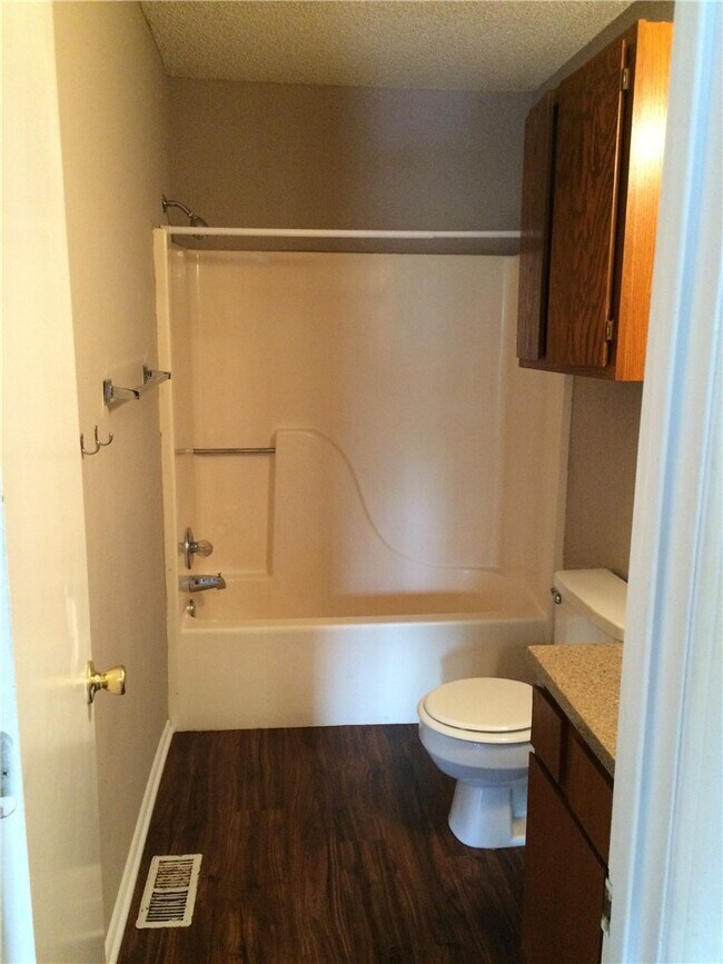 Photo - 1057 W Eagle St