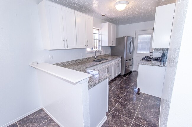 Photo - 918 Littleport Ln