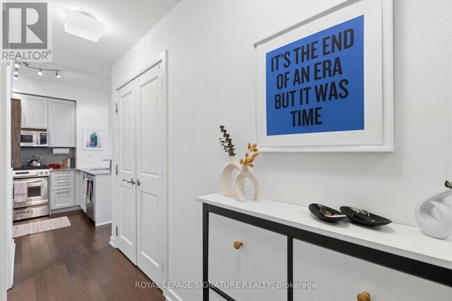 Photo - 33 Lombard St