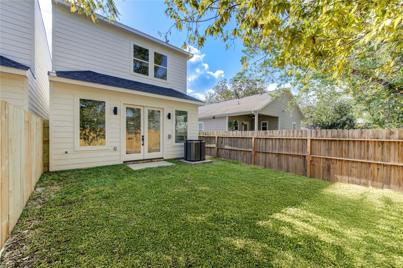 Photo - 3639 Rebecca St