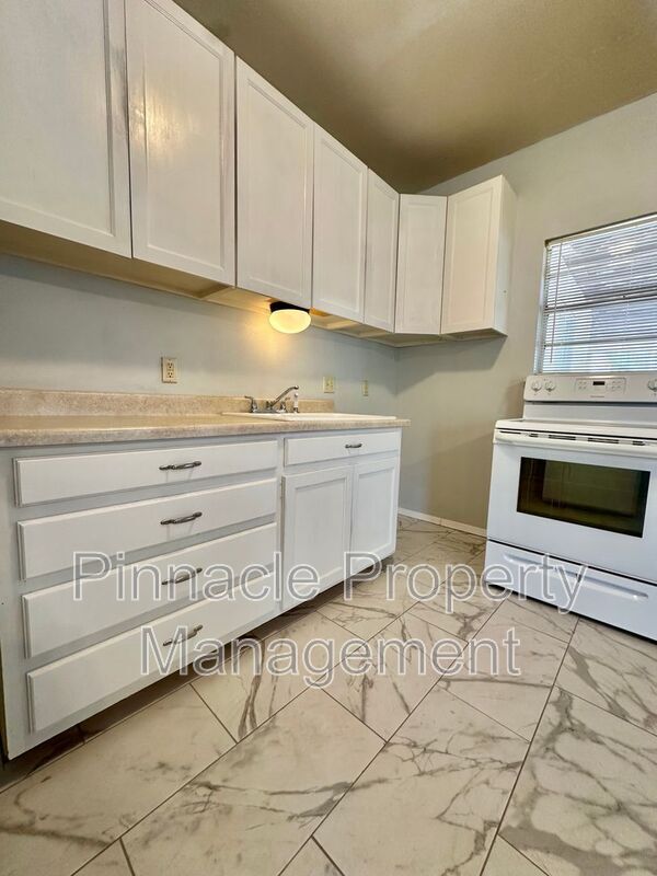 Photo - 504 E 17th St