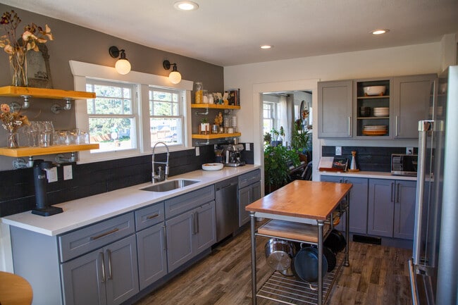 Photo - 1682 S 40th St