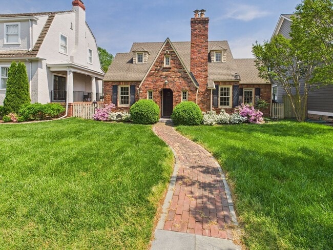 Building Photo - 307 Lexington Rd