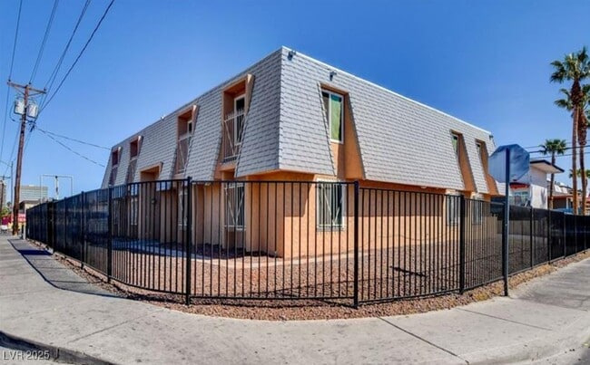 Building Photo - 3520 Cambridge St Unit 1 Rental