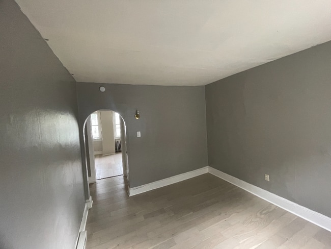 Photo - 582 Sunbury St