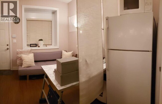 Photo - 546X Chaffey Ave