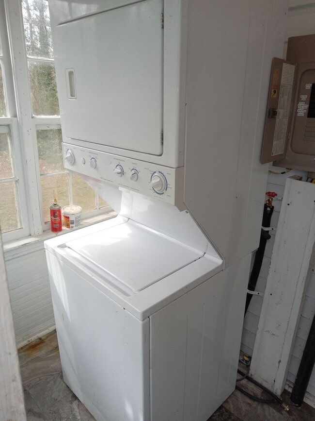 Photo - Affordable cozy 2 bedroom, 1-bathroom hous...