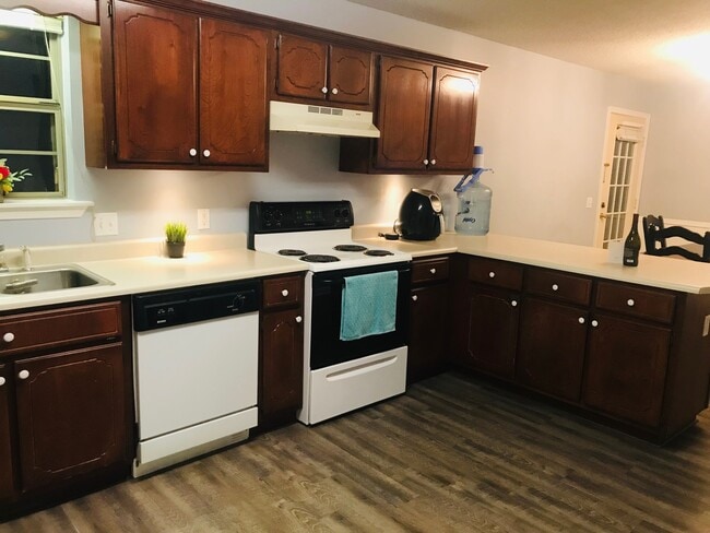 Photo - 117 Towne Park Dr W