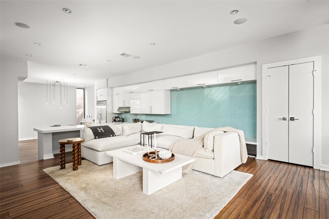 Photo - 2202 Whitney St