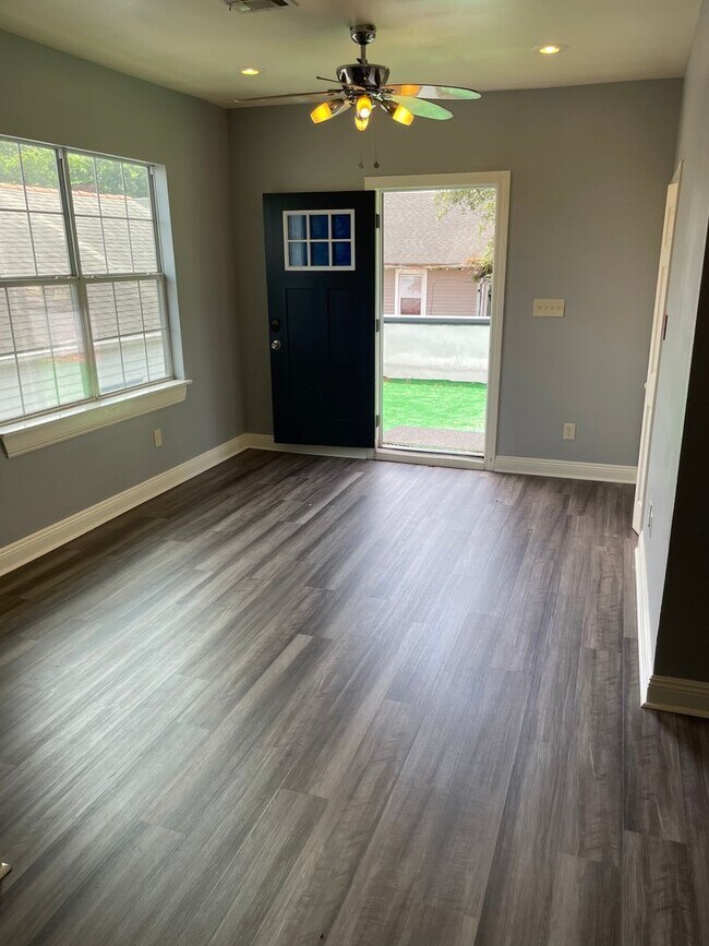 Photo - 4BD/2BA in the heart of MidCity